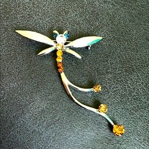 SILVERTONE/ RHINESTONE DRAGONFLY BROOCH